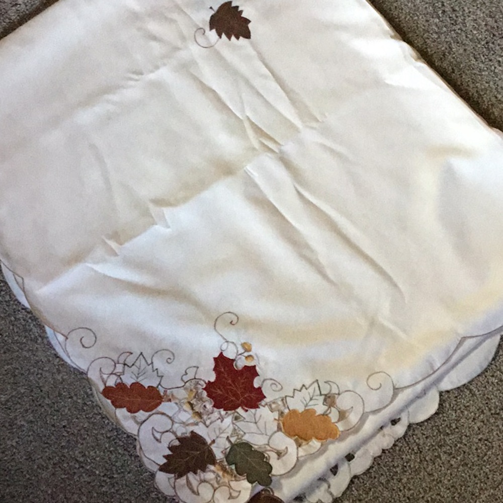 Fall Thanksgiving Embroidered Cutwork Tablecloth - Picture 2 of 2